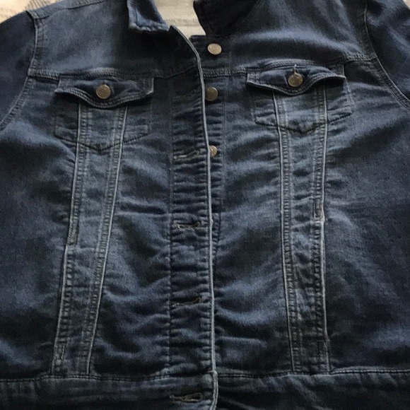 Women's Classic Indigo Jean Jacket - Picture 4 of 5